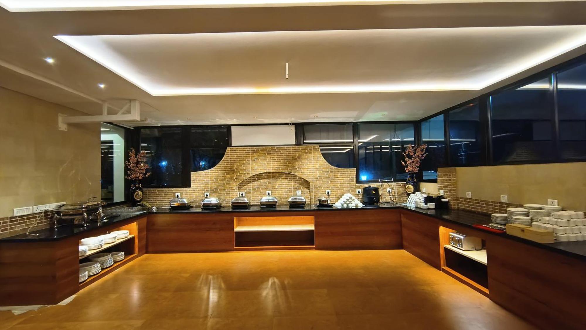 Golden Landmark Green Valley Beach Resort Dona Paula Exterior foto