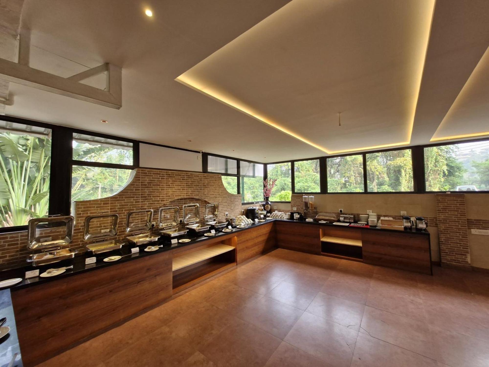 Golden Landmark Green Valley Beach Resort Dona Paula Exterior foto